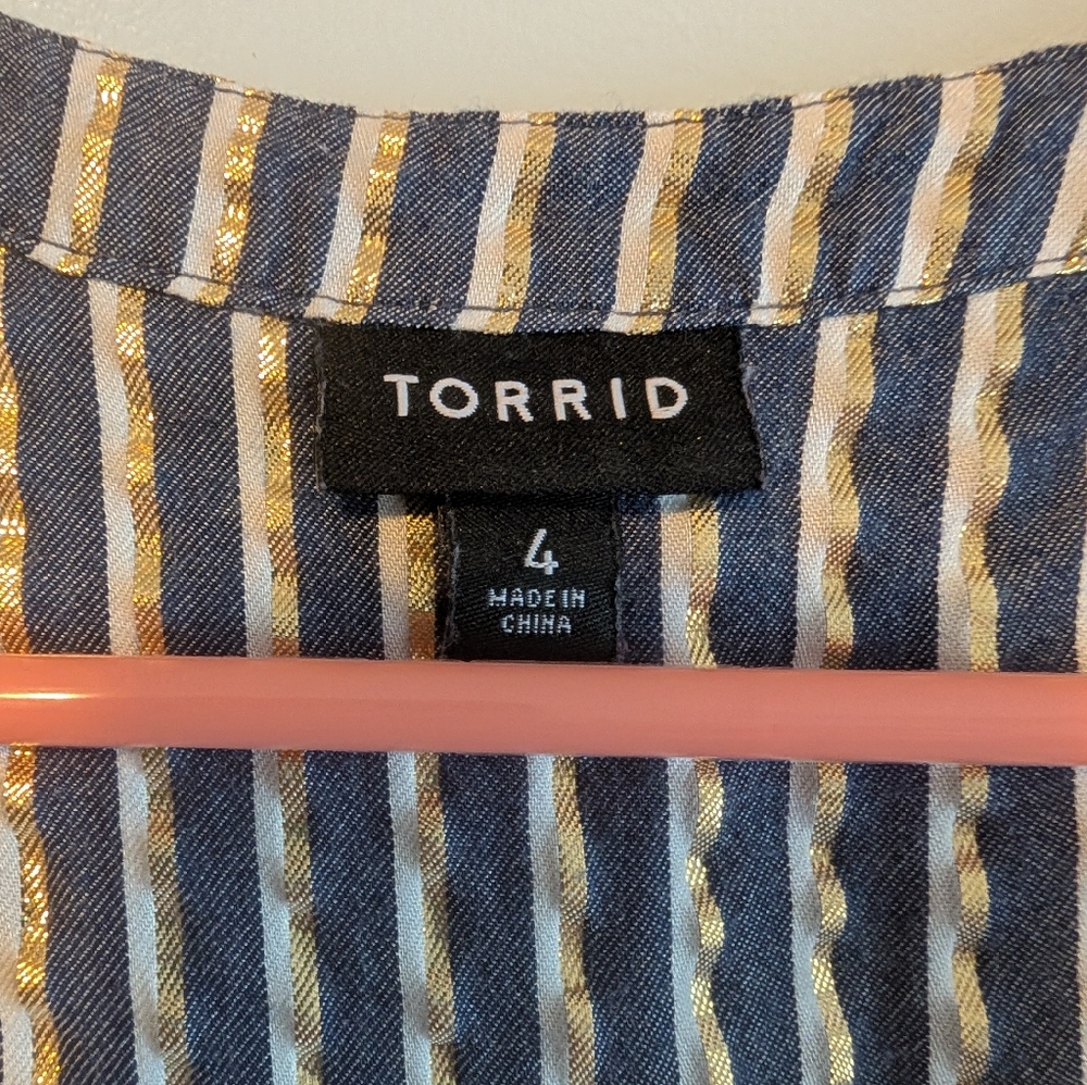 Torrid Size 4, Top - Picture 2 of 5